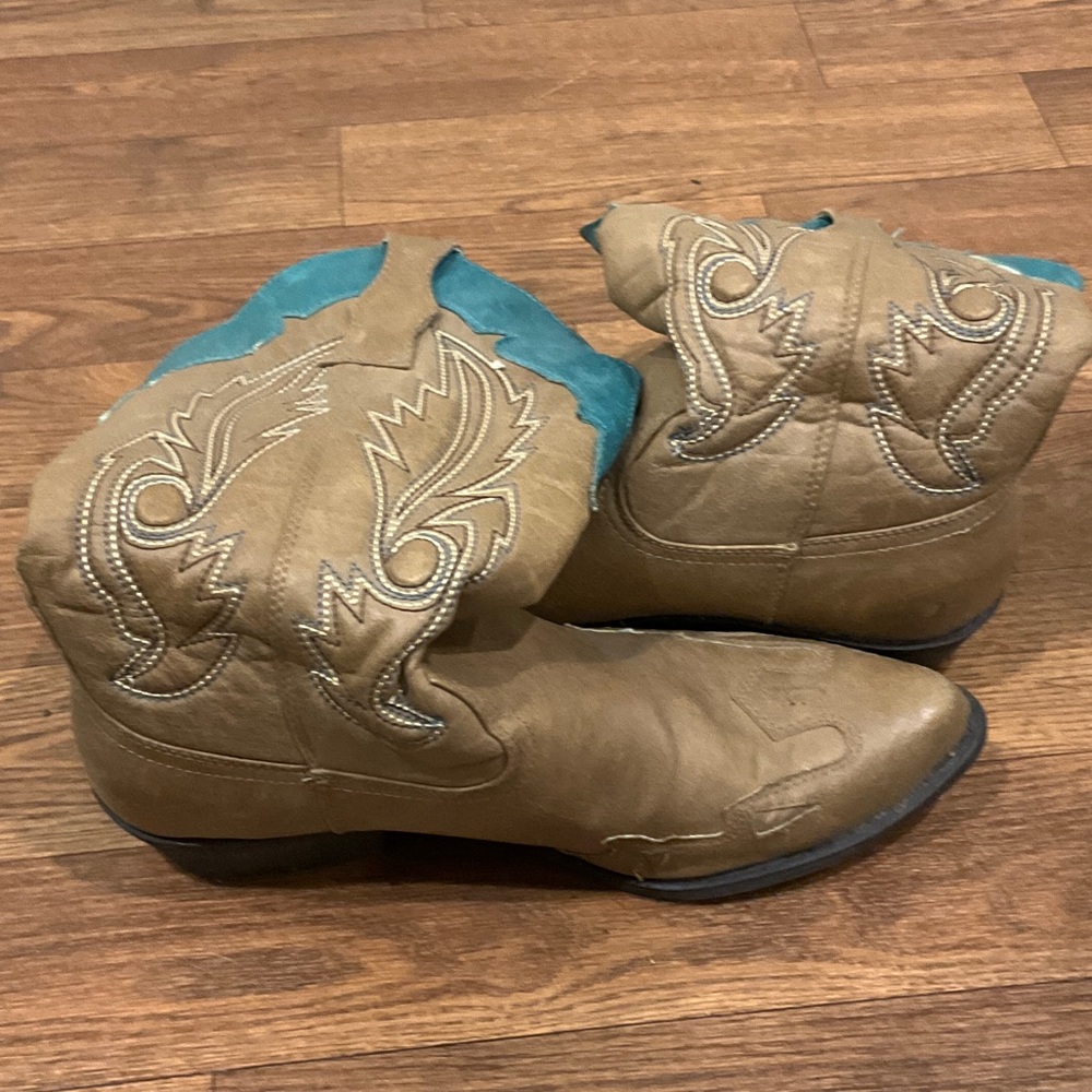 Coconuts by Matisse Tan and Teal Western Boots